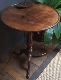 Antieke meubelen| antiek mahonie tripode tafel